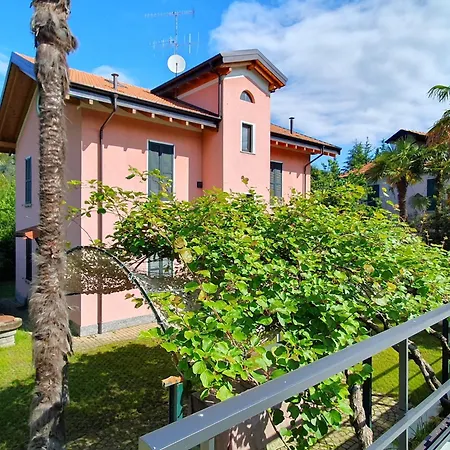 Elegant With Private Garden In Castello Casa de Férias Porto Valtravaglia