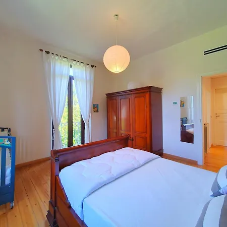 Elegant With Private Garden In Castello Casa de Férias