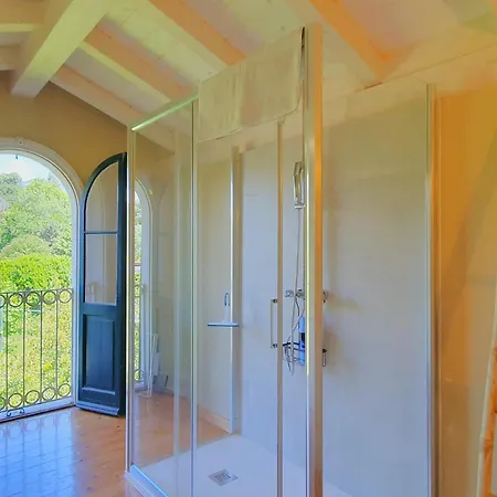 Сasa de vacaciones Elegant Villa With Private Garden In Castello