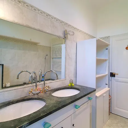 Elegant Villa With Private Garden In Castello