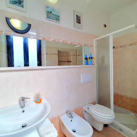 Elegant Villa With Private Garden In Castello *