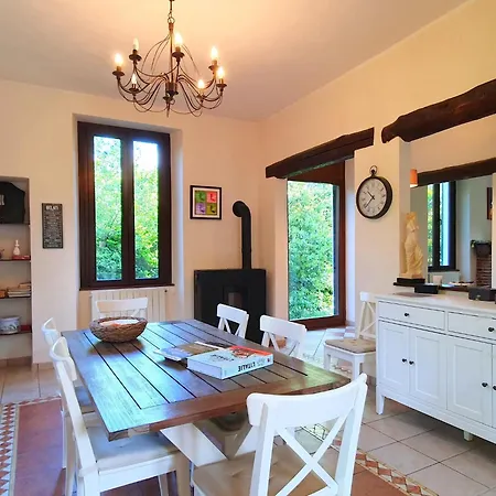 Elegant Villa With Private Garden In Castello