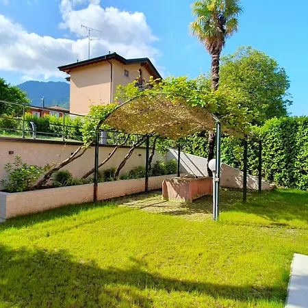 Elegant With Private Garden In Castello Porto Valtravaglia